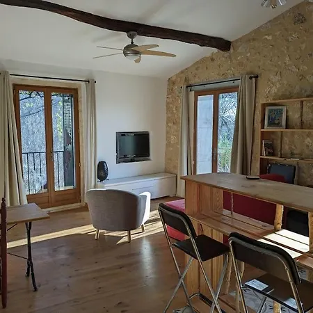 1 Chambre, 55m2 - Maison De Village De Charme 17eme Siecle - Garrigue Heraultaise アパート *